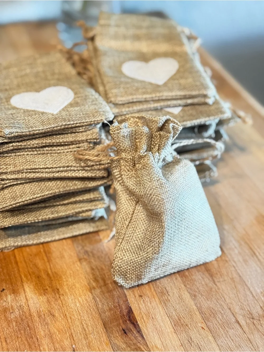 🤍Rustic Burlap Drawstring Favor Bags with White Heart - Set of 40